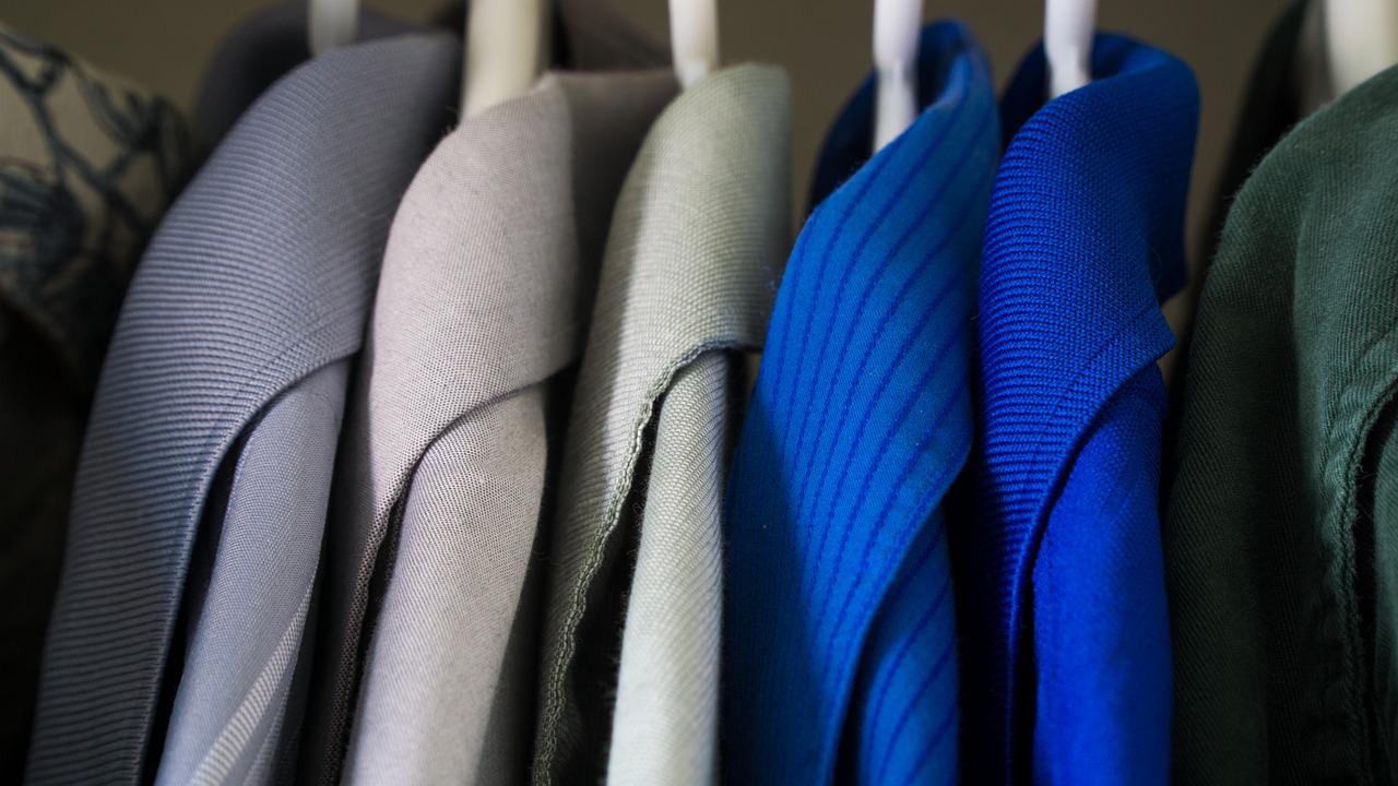 Jak zrobić modne dodatki DIY z tkanin: Torebki, poduszki, etui na telefon