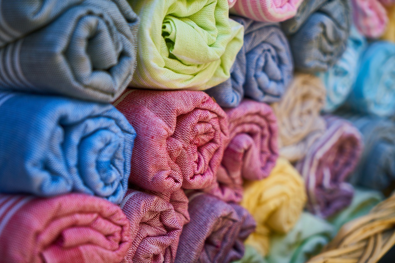 Najlepsze barwniki do tkanin, które sprawią, że Twoje doświadczenie w szyciu będzie najlepsze