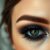Makijaż smoky eyes: Jak stworzyć idealne przydymione oko?